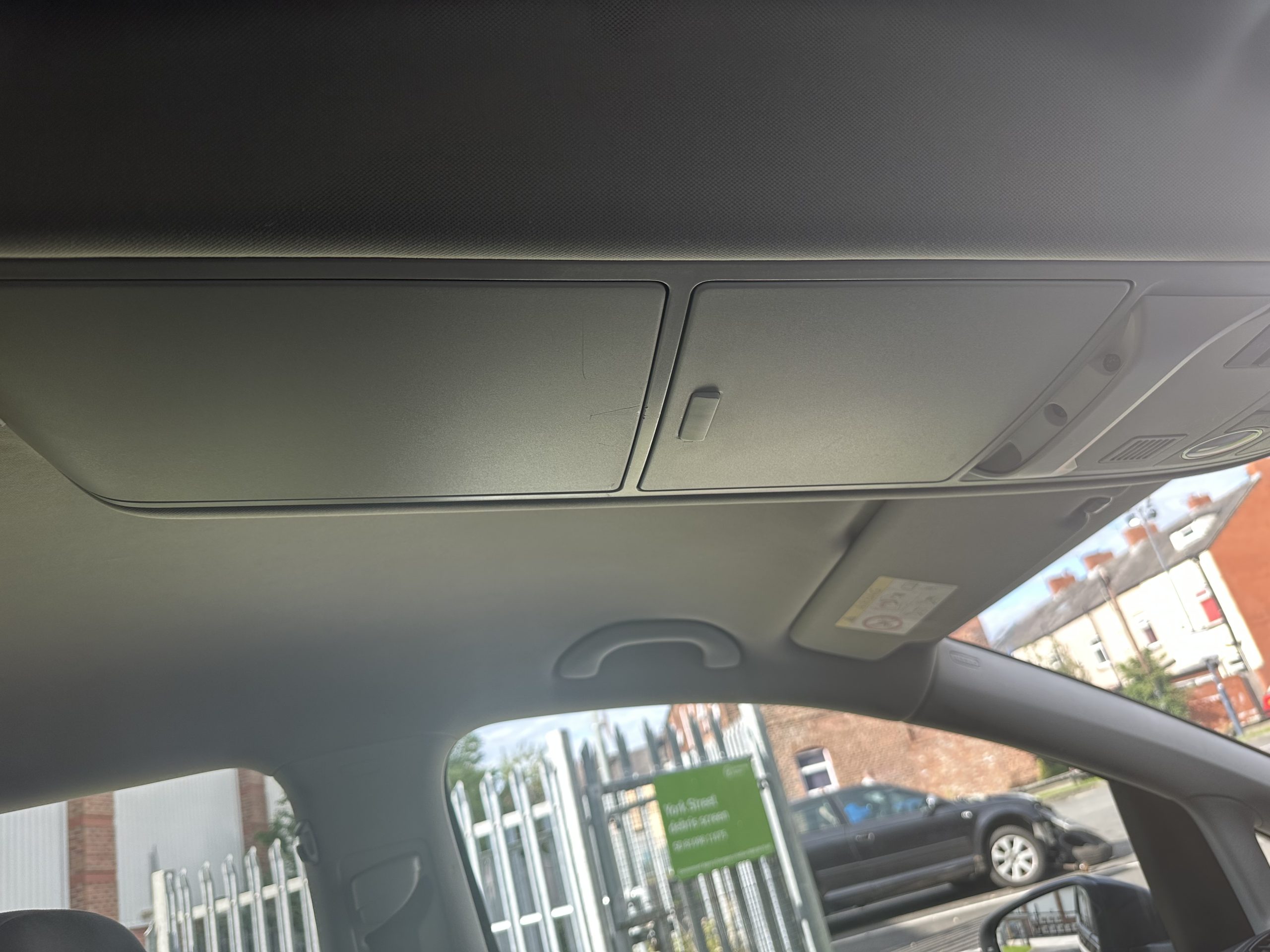 Volkswagen Touran 1.6 TDI BlueMotion Tech SE DSG Euro 5 (s/s) 5dr